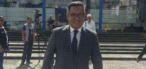 Pa&uacute;l Oca&ntilde;a, abogado de uno de los vinculados en este caso, estuvo entre los asistentes a la audiencia fallida en la Fiscal&iacute;a General del Estado.