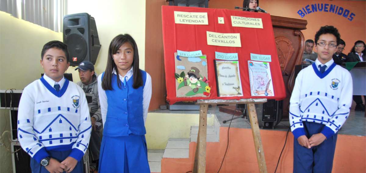 Los alumnos ganadores fueron premiados en presencia de docentes, autoridades y escritores de Cevallos. Sus trabajos fueron exhibidos.