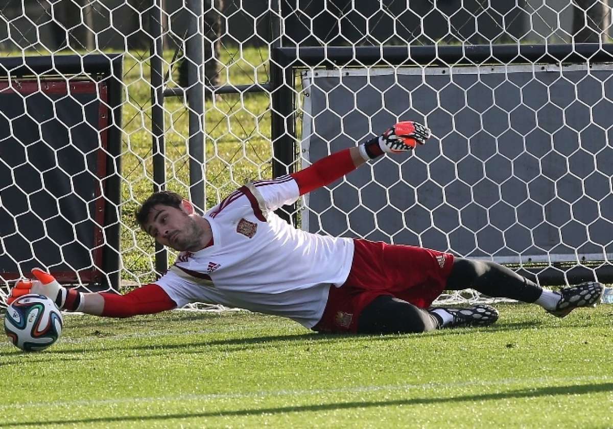 Casillas, pese a la goleada ante Holanda, tercer portero que m&aacute;s paradas hace