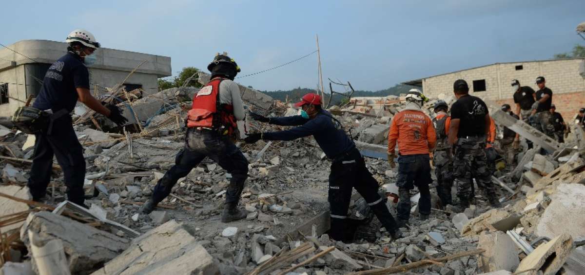 "Muisne se levanta, aunque sin obras. Es que somos resistentes"