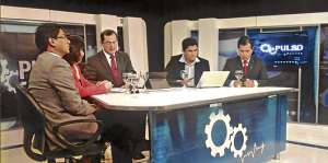 El martes por la noche se transmiti&oacute; en Ecuador TV el programa Pulso Pol&iacute;tico, conducido por Carlos Rabascall. Foto: Tomada de Twitter