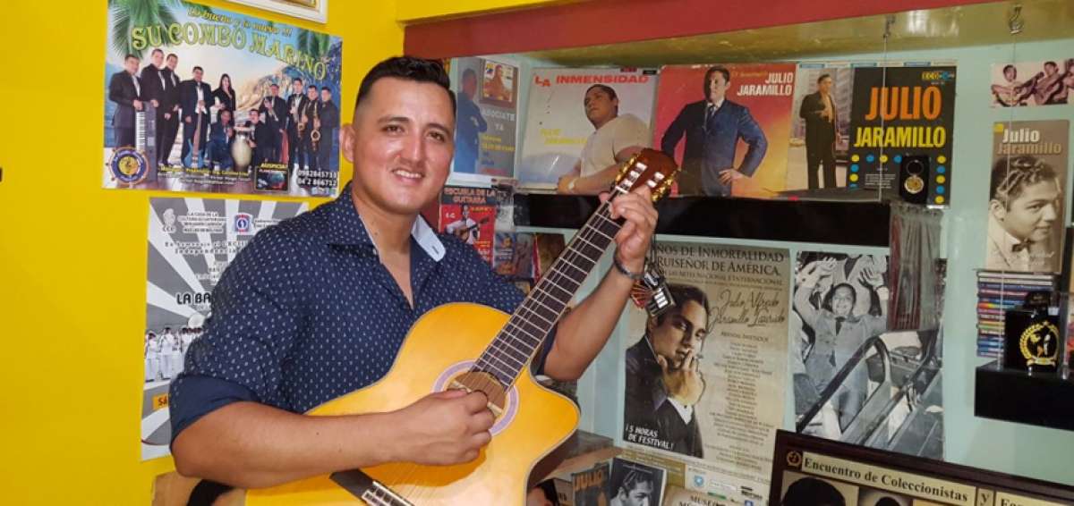 El marinero que canta como Julio Jaramillo
