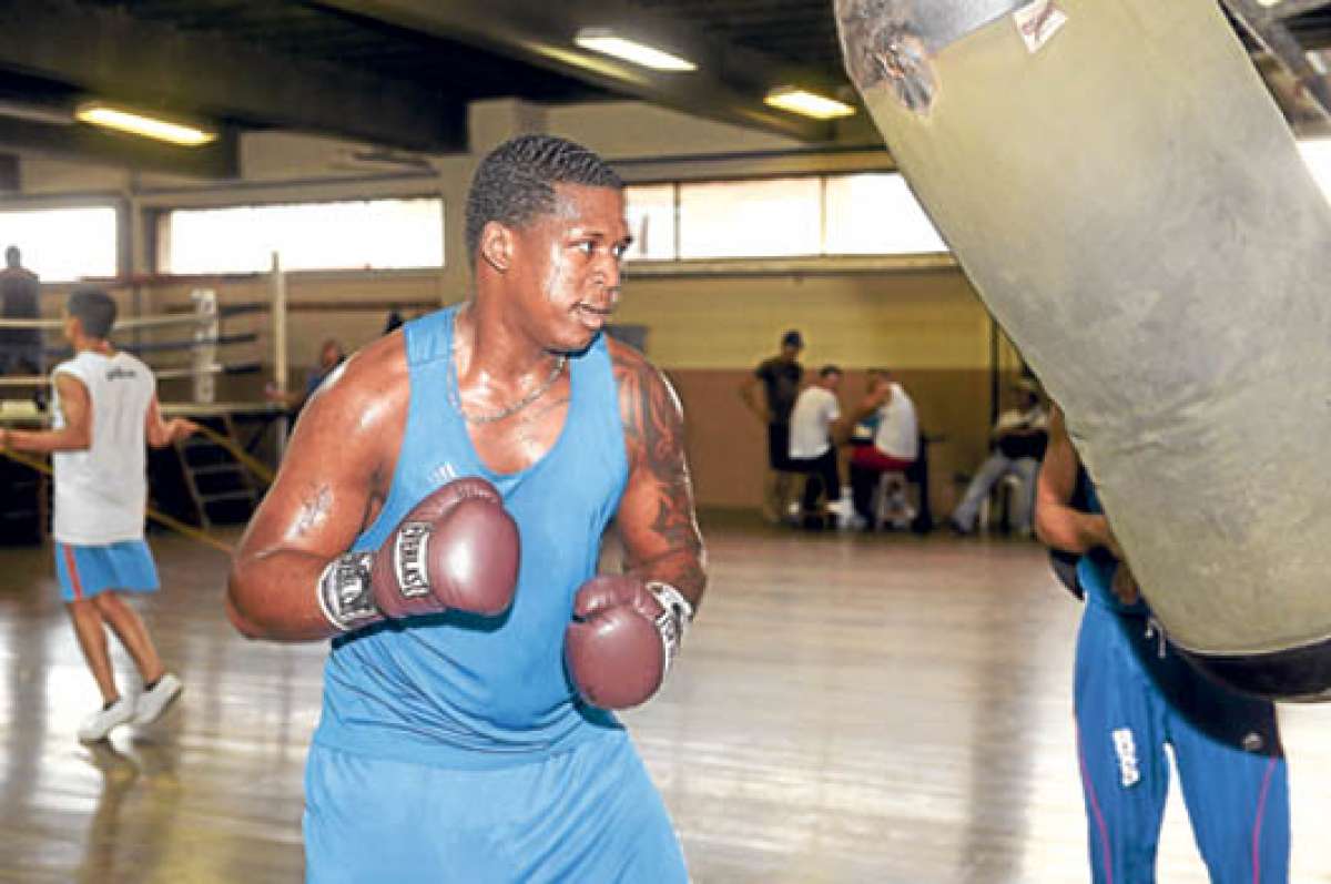 El boxeador ecuatoriano Ytalo Perea se entren&oacute; esta semana en el coliseo C&eacute;sar Salazar, de la Asociaci&oacute;n de Boxeo del Guayas. Foto: Miguel Castro |  El Tel&eacute;grafo