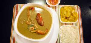 El viche es uno de los platos m&aacute;s tradicionales de la gastronom&iacute;a manabita.