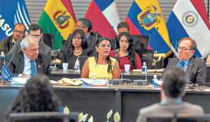 Ernesto Samper, secretario General de Unasur, y Lorena Tapia, ministra del Ambiente, dieron la bienvenida a los delegados que se reunieron en el evento. Foto: Miguel Jim&eacute;nez / El Tel&eacute;grafo