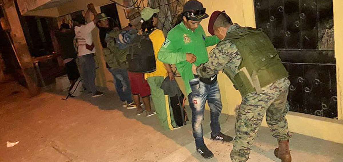 Los militares de las Fuerzas Especiales N&deg; 26 &ldquo;Cenepa&rdquo; participaron el jueves en el cacheo de personas y revisi&oacute;n de carros en la capital de Los R&iacute;os.