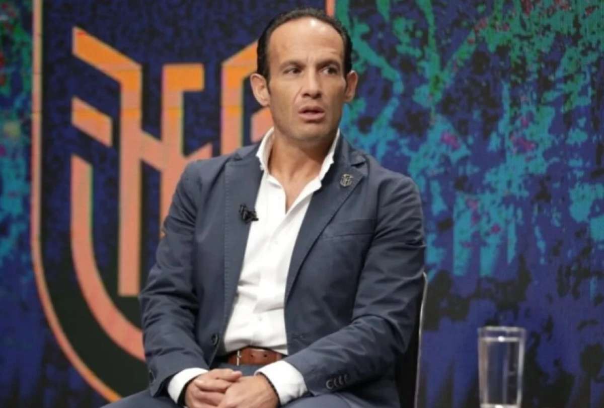 Egas inscribi&oacute; su candidatura para la presidencia de la FEF. 