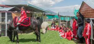 Los alumnos de la unidad educativa son amigos de los animales y de la naturaleza. Ellos protegen el medio ambiente con cuidados permanentes.