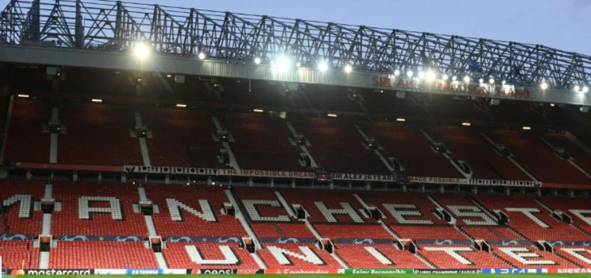 La UEFA abre expediente al Manchester United por invasi&oacute;n de c&eacute;sped