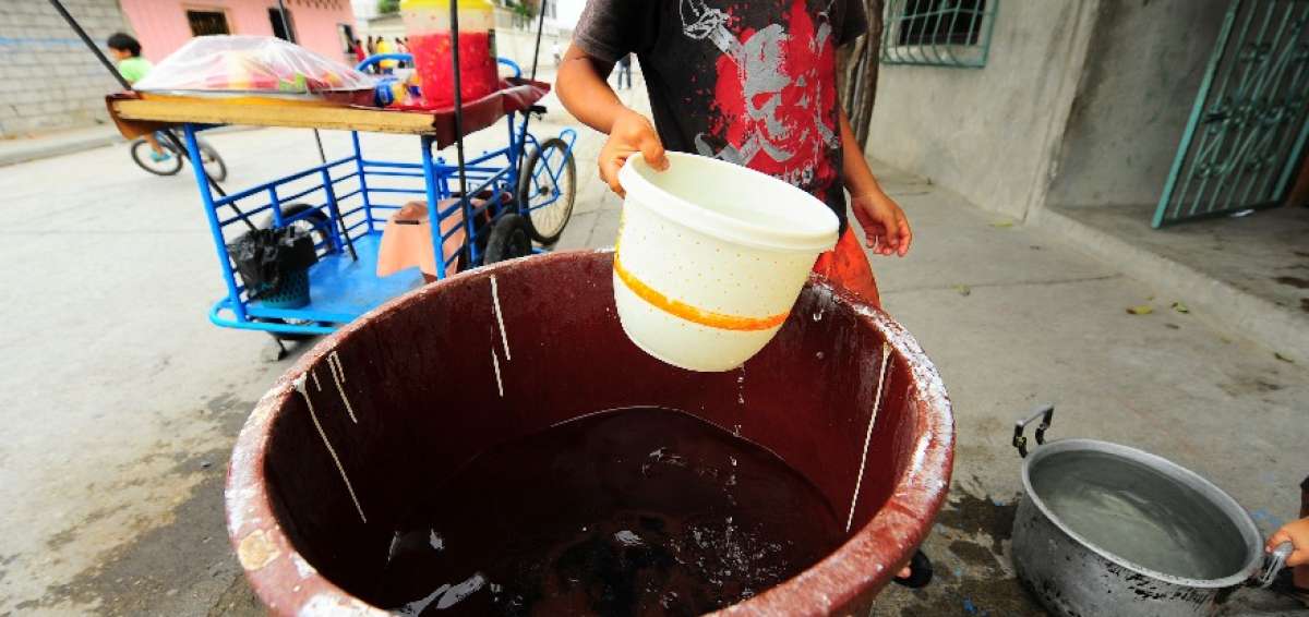 La empresa Interagua solicit&oacute; a los usuarios de los sectores afectados que se abastezcan durante la restricci&oacute;n del servicio.
