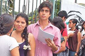 Estudiantes revisan estatutos de UG