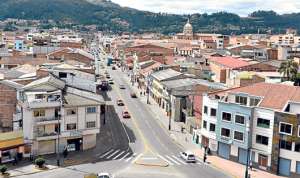 En la avenida Huayna C&aacute;pac y sus calles aleda&ntilde;as comenzar&aacute;n obras este lunes, pero las f&iacute;sicas arrancar&aacute;n el 12 de enero, al igual que en la Sangurima. Foto: Jos&eacute; Luis Llivisaca / El Tel&eacute;grafo