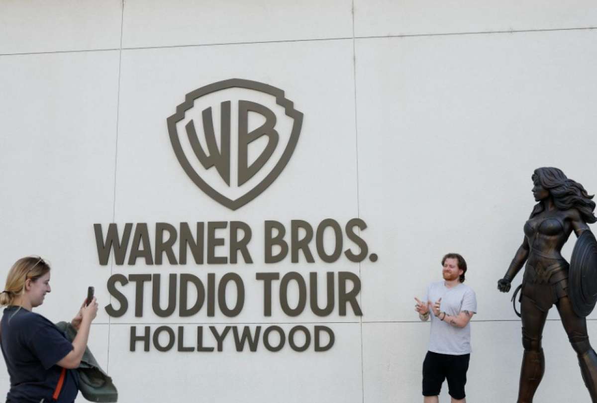 Warner ser&aacute; adquirida por Paramount.