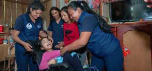 Rashel Wampustrik de 6 a&ntilde;os, recibi&oacute; ayuda t&eacute;cnica por parte de los brigadistas que realizan recorridos por Morona Santiago