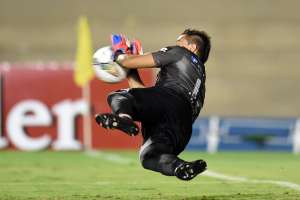 Esteban Dreer fue la figura de Emelec durante los 90 minutos y los tiros penales. Foto: AFP