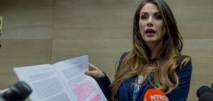 Galarza puede ser destituida o sancionada con la suspensi&oacute;n por un tiempo determinado. 