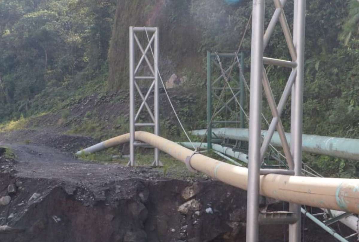 Petroecuador continúa en la evaluación de los daños, tras el colapso en el puente sobre el río Marker.