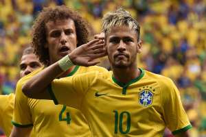 Neymar hizo dos goles hoy en la victoria de Brasil sobre Camer&uacute;n. Foto: AFP