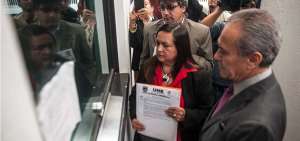Isabel Vargas, presidenta de la Uni&oacute;n Nacional de Educadores (UNE), ingres&oacute; la denuncia en contra de Tu&aacute;rez.