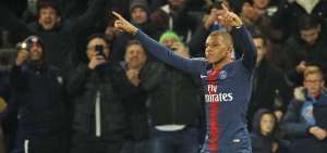 Mbappe y Neymar conducen al PSG a su duod&eacute;cimo triunfo consecutivo