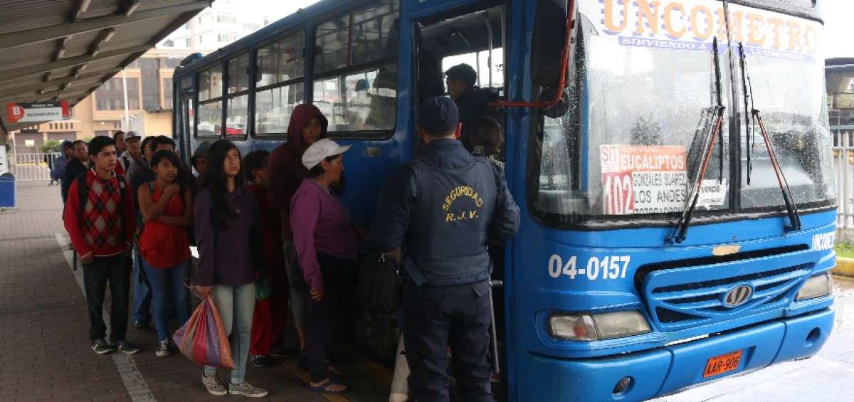 Seg&uacute;n datos de la C&aacute;mara de Transporte (CTC), una persona que paga con monedas se demora entre 8 y 10 segundos para ingresar al bus, mientras que quienes usan tarjeta pasan casi de inmediato.        