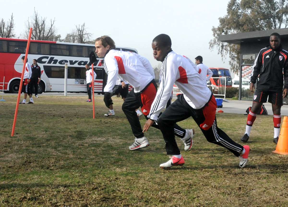 Juan Cazares lleg&oacute; al argentino River Plate en 2010 y permaneci&oacute; 3 a&ntilde;os. Desde 2013 milita en Banfield. Foto: Internet.