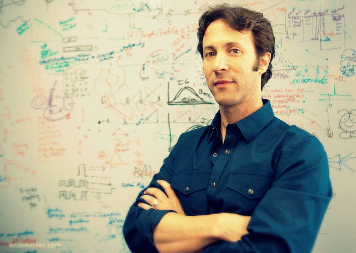 Durante su presentaci&oacute;n en TED, Eagleman us&oacute; un VEST con el que recibi&oacute; en tiempo real los comentarios en Twitter que hac&iacute;a la audiencia con el hashtag del encuentro.