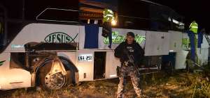 El pasado 14 de agosto, un bus que viajaba desde Colombia con droga en su interior se choc&oacute; en la v&iacute;a Pifo-Papallacta. Hubo 23 fallecidos.
