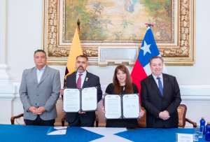 Autoridades aduaneras de Ecuador y Chile firmaron un acuerdo que facilitar&aacute; el comercio bilateral.