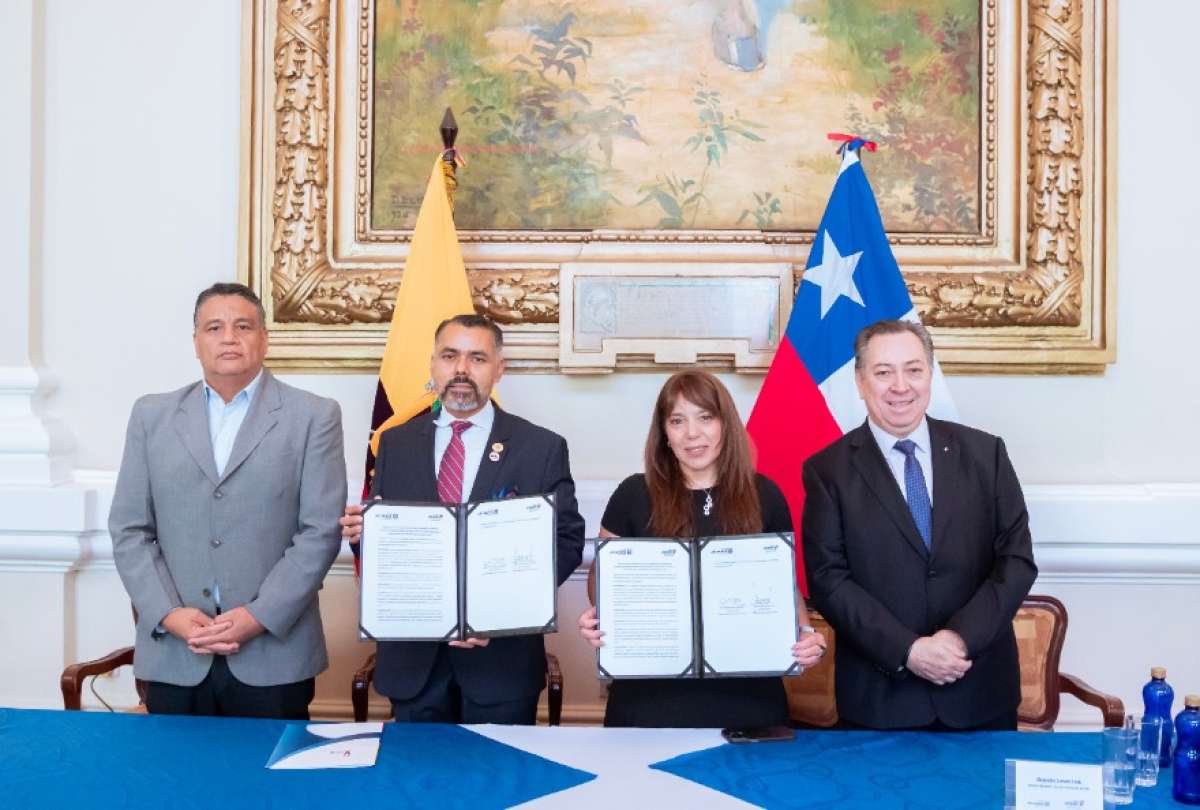 Autoridades aduaneras de Ecuador y Chile firmaron un acuerdo que facilitar&aacute; el comercio bilateral.