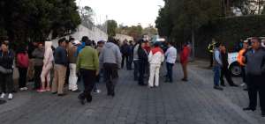 Los taxistas llegaron a la casa de Mauricio Rodas para "darle una aviso" por el atraso en el proceso de regularizaci&oacute;n. 