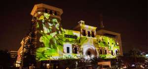 La fachada de un popular centro comercial de Samborond&oacute;n fue iluminado con im&aacute;genes de la cultura de ese cant&oacute;n de la provincia de Guayas.