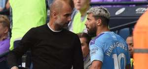 Guardiola y Ag&uuml;ero protagonizan discusi&oacute;n en pleno partido