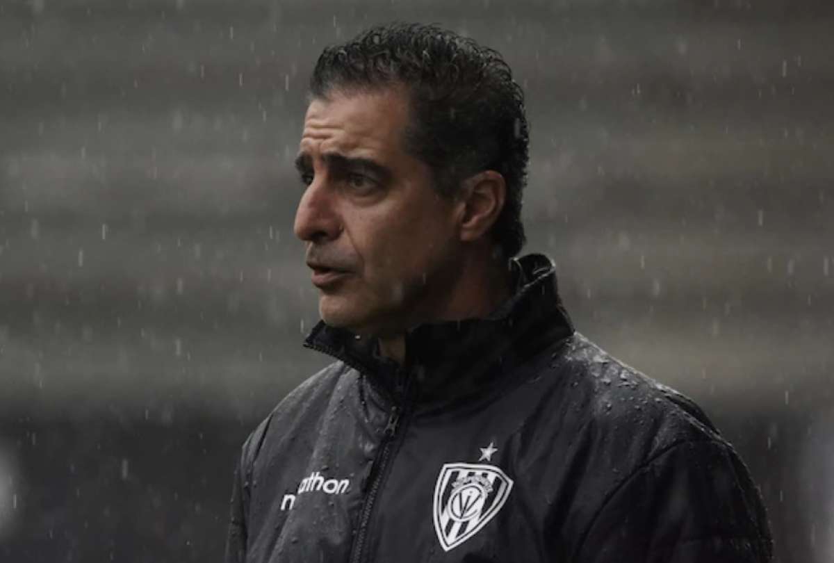 Renato Paiva se pronuncia sobre gesto pol&eacute;mico en el camerino de IDV