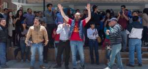 Estudiantes de la UNL en la protesta afuera del CES.