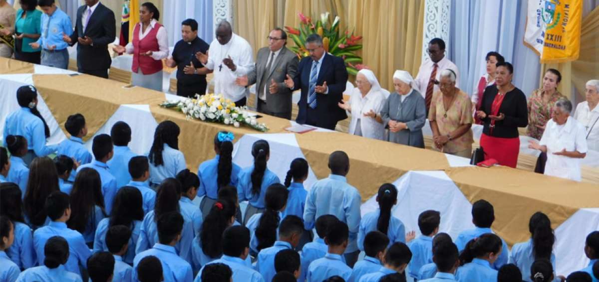 El colegio Juan XXIII recibi&oacute; la condecoraci&oacute;n Asamblea Nacional de la Rep&uacute;blica del Ecuador, Vicente Rocafuerte.
