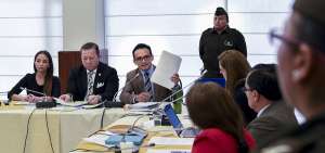 Len&iacute;n Rodr&iacute;guez, excolaborador de la legisladora Ana Galarza, acudi&oacute; a la Asamblea junto con sus abogados.