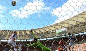 Divock Origi (rojo) anot&oacute; su primer gol en un Mundial con 19 a&ntilde;os. Foto: AFP