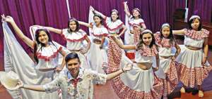La entidad impulsa la cultura en el centro. Los estudiantes participan en festivales externos e internos.