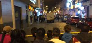 El sitio de la tragedia fue acordonado por la Polic&iacute;a para impedir el paso de transe&uacute;ntes. 