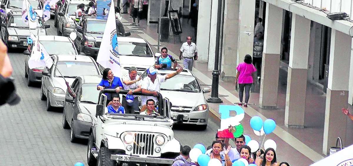La alegr&iacute;a desbord&oacute; a los padres de familia, estudiantes y profesores de la Universidad T&eacute;cnica de Machala, por la recategorizaci&oacute;n de su centro de estudios. 