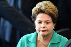 Rousseff niega intenci&oacute;n de estatizar el f&uacute;tbol