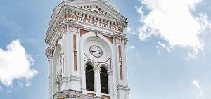 La Plaza de San Francisco tiene una alta afluencia de personas. En la reconstrucci&oacute;n se efectu&oacute; la recuperaci&oacute;n de espacios hist&oacute;ricos, como la pileta.