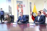 Juan Zapata, presidente del COE Nacional, durante la conferencia de prensa