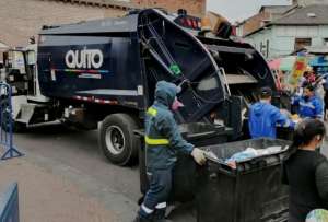 El servicio de recolecci&oacute;n de basura se mantiene en Quito, durante navidad. 