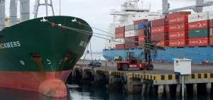 Exportadores cuestionan tasa de control aduanero
