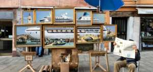 La obra Venice in oil denuncia los paisajes de una Venecia dividida por la industria tur&iacute;stica.