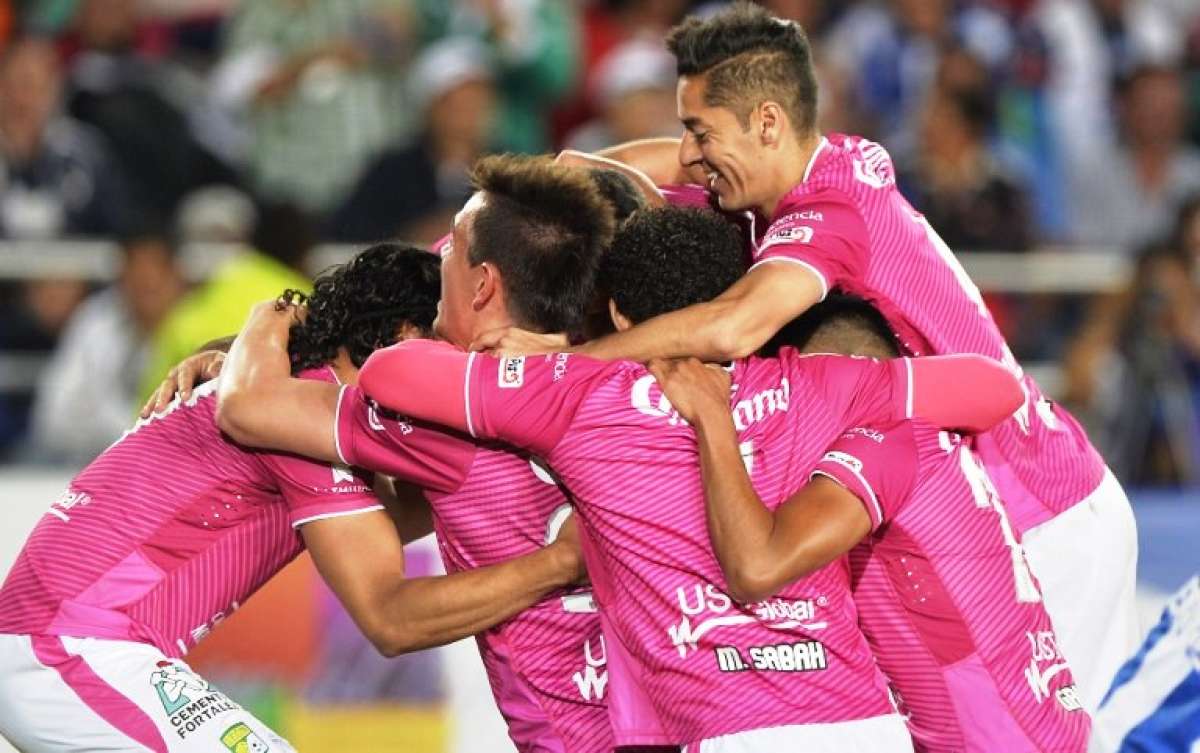 As&iacute; festej&oacute; la plantilla del Le&oacute;n, una vez finalizado el partido. Foto: AFP