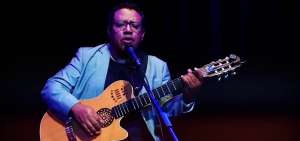 Fernando Guevara, con un grupo de m&uacute;sicos, presentar&aacute; su nuevo proyecto en el aula Benjam&iacute;n Carri&oacute;n, en el cant&oacute;n Santa Elena. 