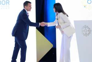 Daniel Noboa (izq.) y Luisa González (der.) arrancarán la campaña electoral antes del Debate Presidencial.